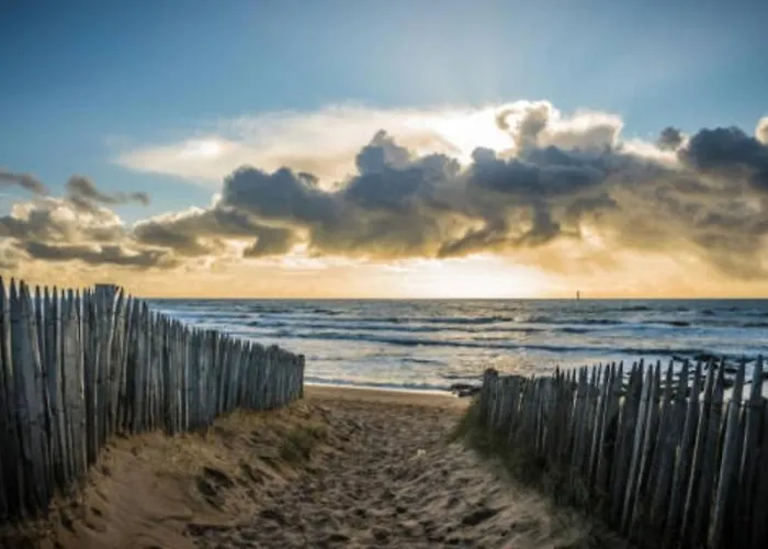 Remblai Des Sables D'olonne - 2 - Parking Et Piscine